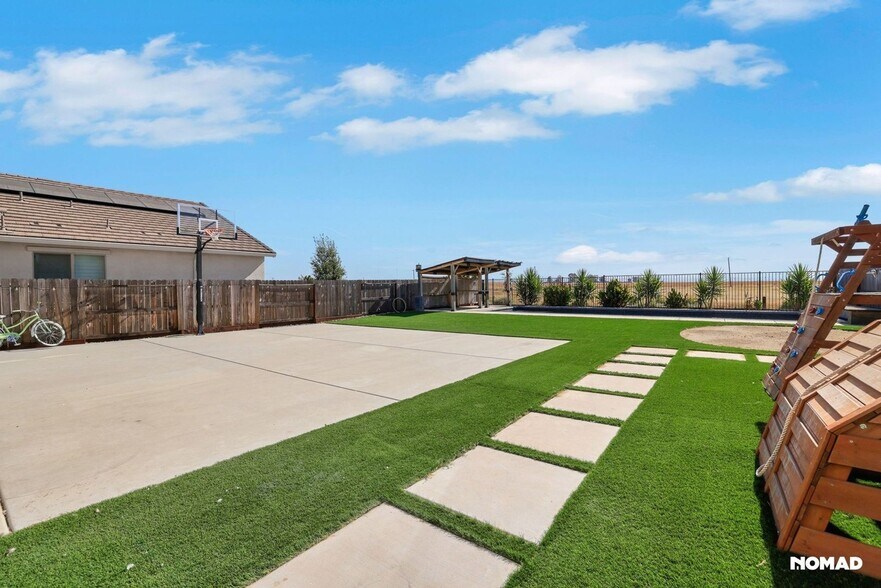 Building Photo - 12925 Knightsbrook Ave