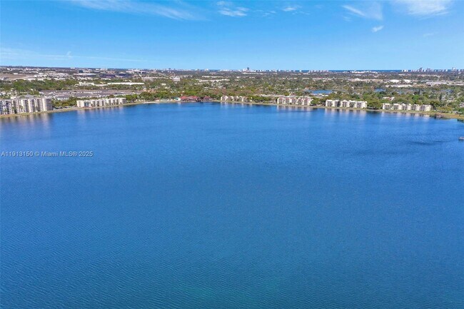 Building Photo - 117 Lake Emerald Dr