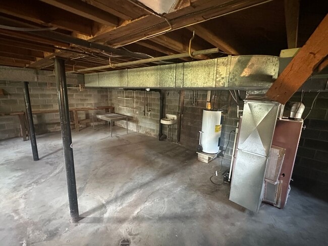 Building Photo - One Level Brick House Near University of L...
