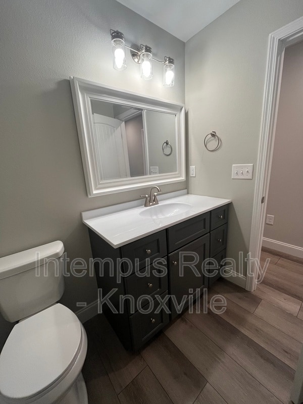 Building Photo - 355 W Outer Dr