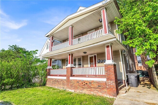 Building Photo - 1239 W 115th St