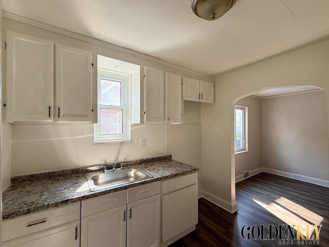 Building Photo - Updated large 3 bed/1.5 bath Westside Home!