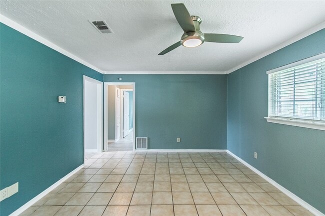 Building Photo - 12906 Southspring Dr