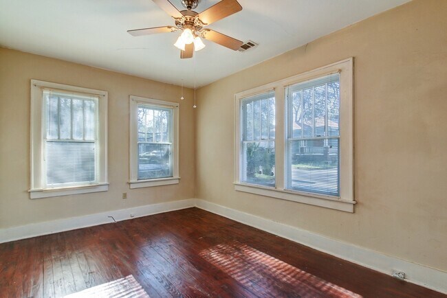 Building Photo - Beautiful Single Family house near downtown Savannah and Tybee Island