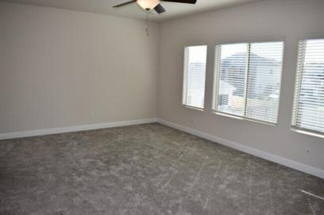 Building Photo - 2430 Quesada Dr