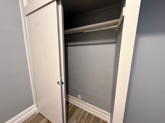 Building Photo - 6 W 30th St