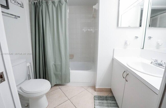 Building Photo - 19601 E Country Club Dr