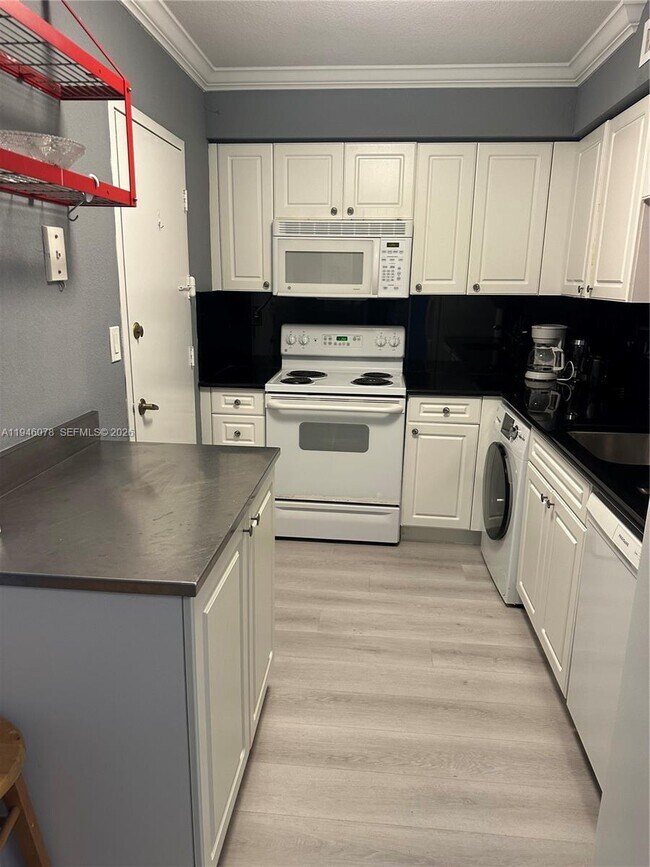 Building Photo - 2501 S Ocean Dr