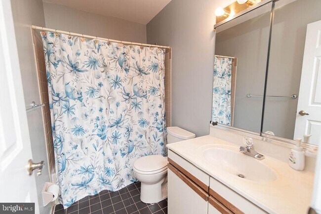 Building Photo - 239 Oakridge Dr