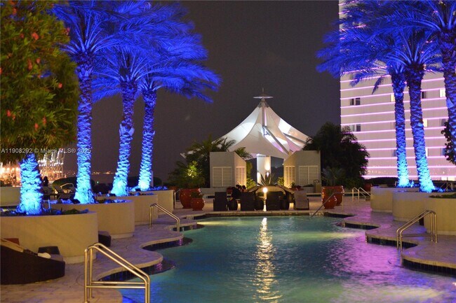 Building Photo - 253 NE 2nd St