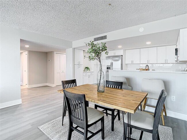 Building Photo - 400 Island Way