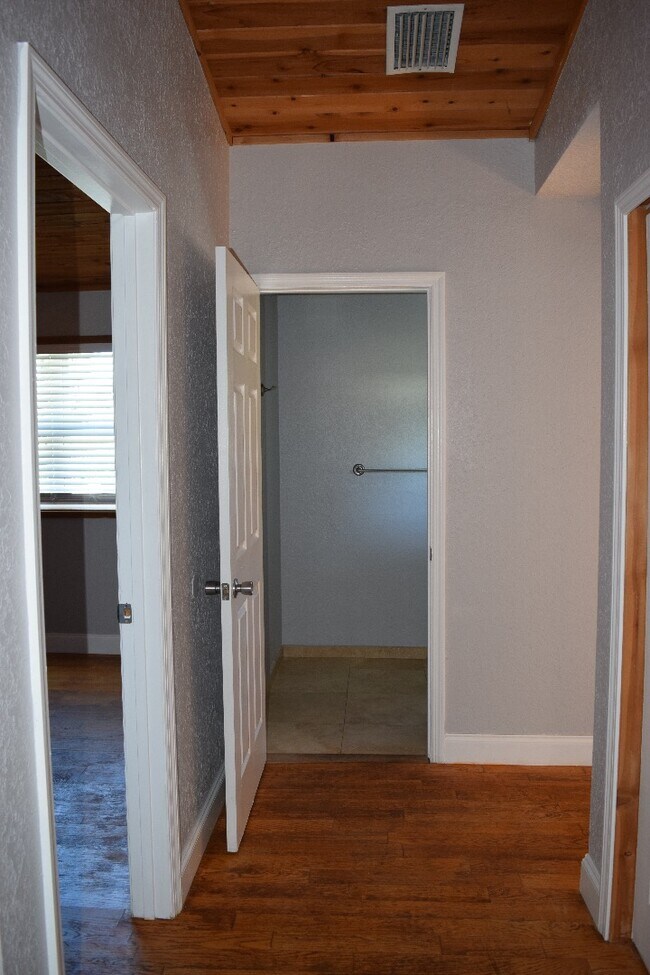 Building Photo - 2718 Viola Ln