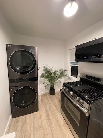Fully stocked kitchen - 5645 Auckland Ave