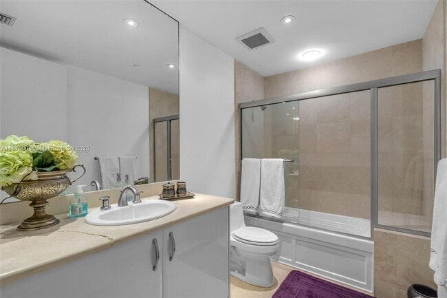 Building Photo - 5959 Collins Ave