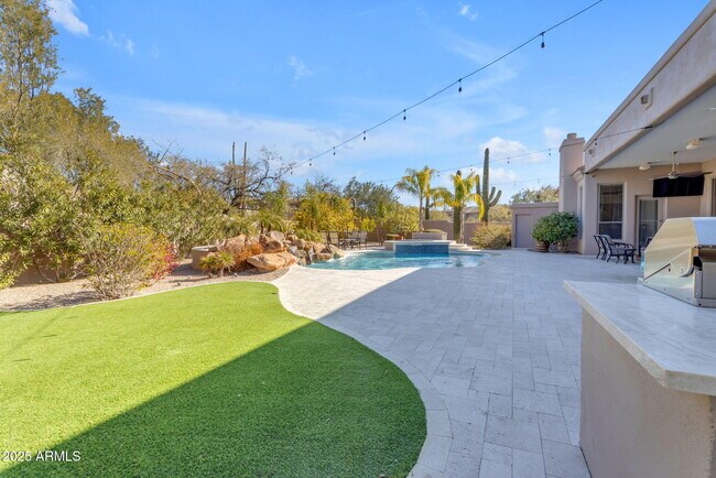 Building Photo - 6938 E Lomas Verdes Dr