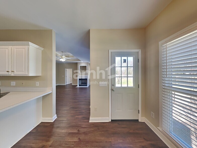 Building Photo - 2885 Runnymeade Dr