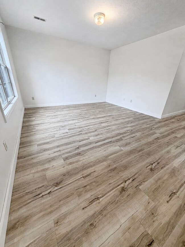 Building Photo - 4031 White Oak Rd