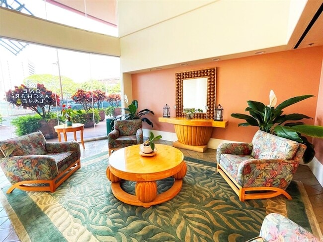 Building Photo - 801 S King St