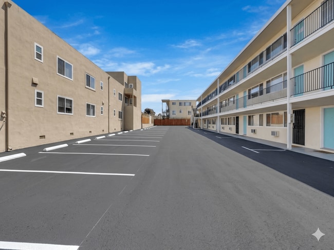 Building Photo - Oak Haus