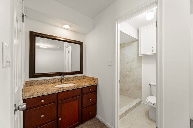 Building Photo - 15751 Fern Basin Dr