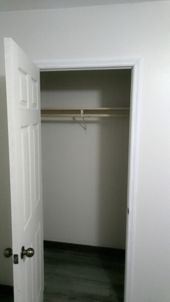 Building Photo - 237 Kingsley Dr