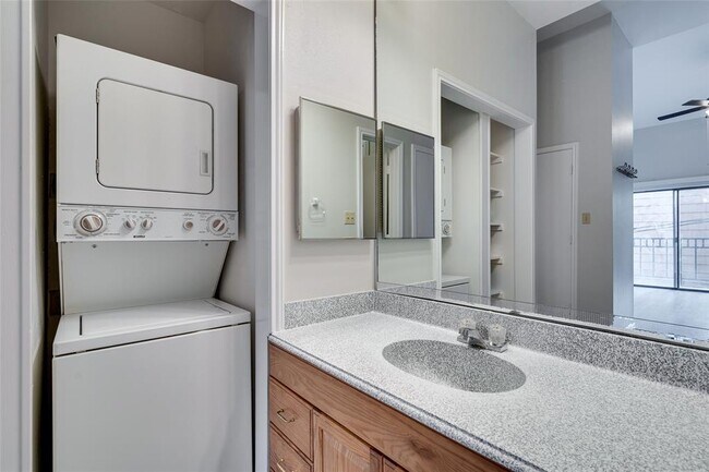 Building Photo - 1908 San Antonio St