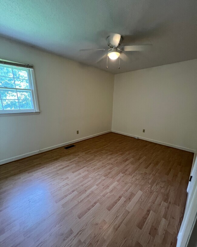 Building Photo - 1521 Cedar Ln