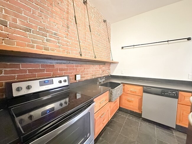 Building Photo - 532 Massachusetts Ave