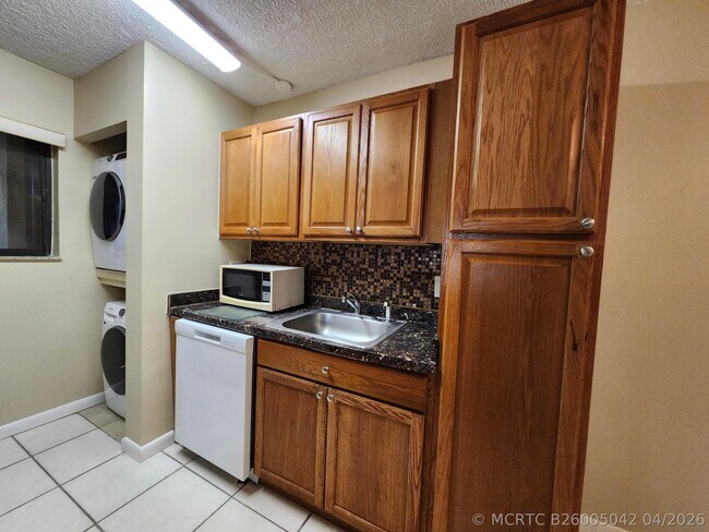Building Photo - 545 Trace Cir