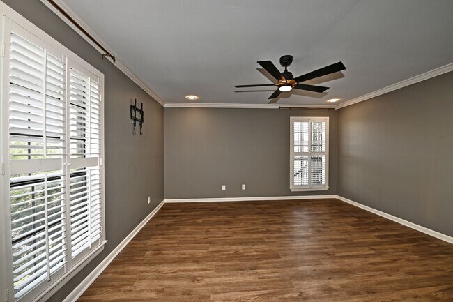 Building Photo - ALAMO HEIGHTS SCHOOL DISTRICT CONDO