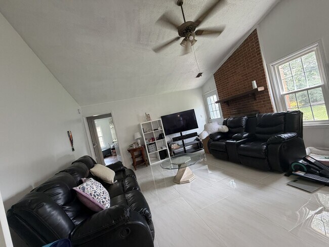Building Photo - 1501 Millington Dr