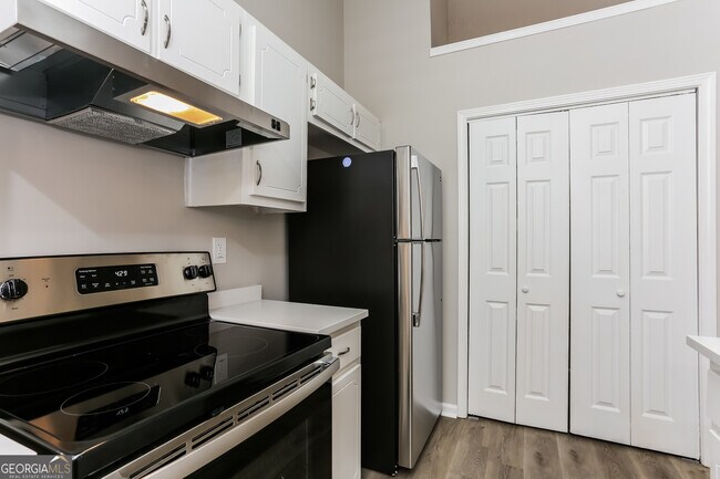 Building Photo - 1275 Avery Dr