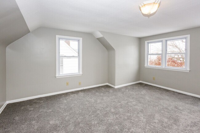 Building Photo - 5048 Claremont Blvd