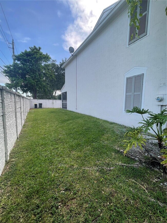 Building Photo - 3100 SW 50th St
