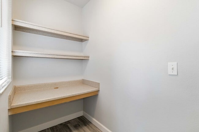 Building Photo - Fully updated 2/2 unit available now for a...