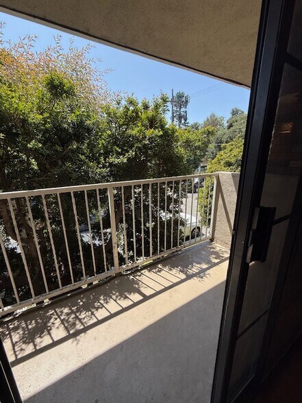 opposite side of the balcony off living room - 10481 Riverside Dr