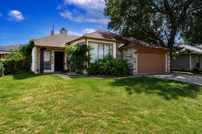 Building Photo - 2308 Woodlands Dr