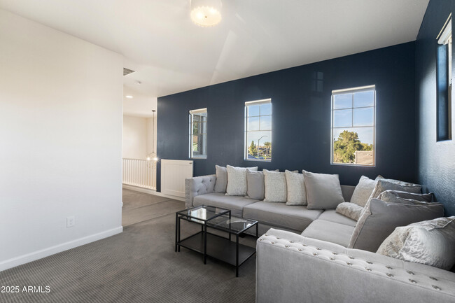 Building Photo - 4050 S Thistle Dr