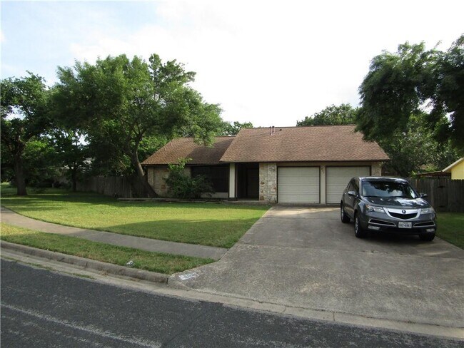 Building Photo - 405 Arrow Head