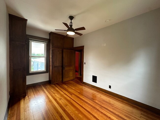 Building Photo - Charming 3BR/2.5BA Home For Rent in Highla...