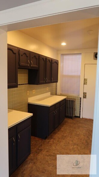 Building Photo - 3115 W Foster Ave