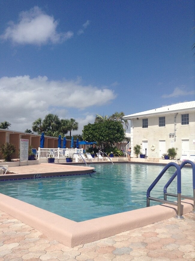 Building Photo - Welcome to charming 2-bedroom, 1-bathroom ...