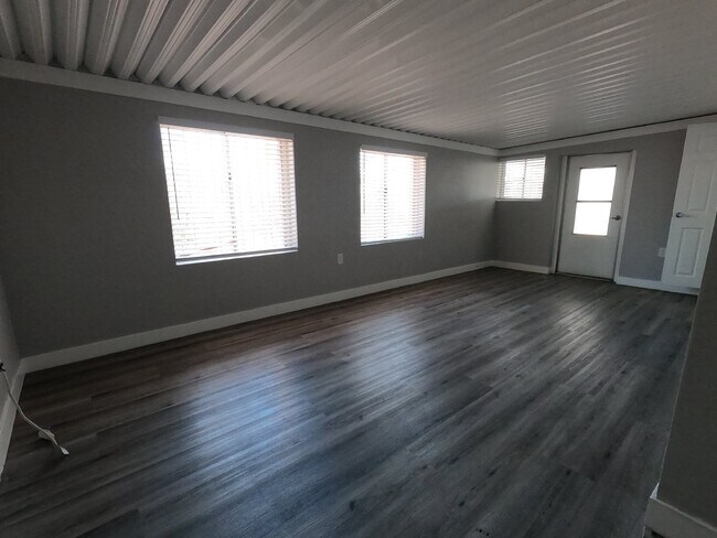 Building Photo - SINGLE-STORY HOME | NEWLY RENOVATED | SAHARA & EASTERN | CENTRAL LAS VEGAS