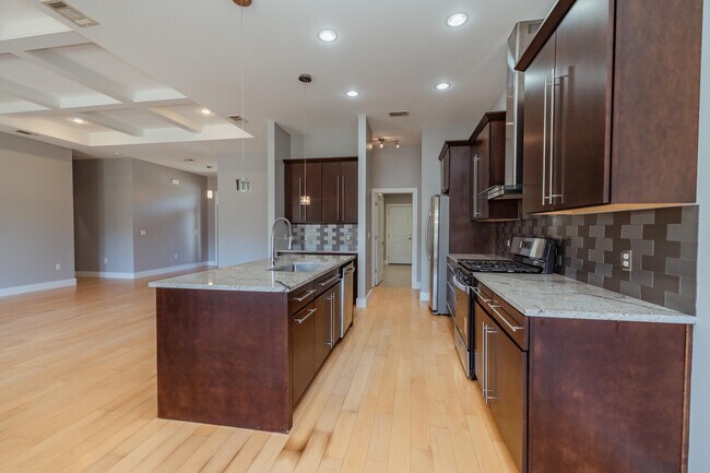 Building Photo - 133 Alicia Dr
