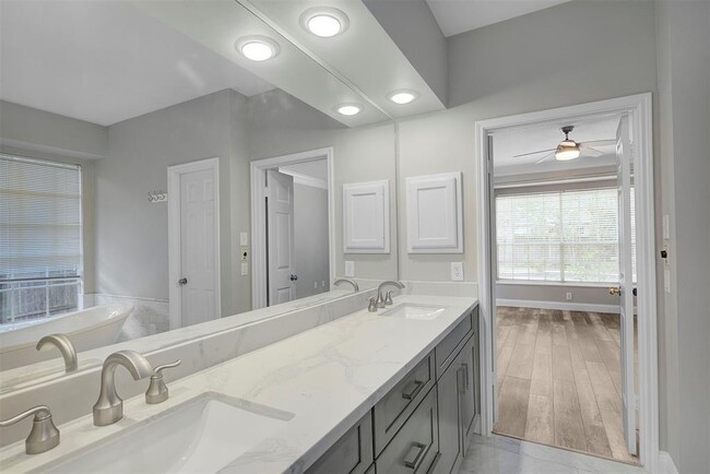Building Photo - 66 N Thundercreek Pl