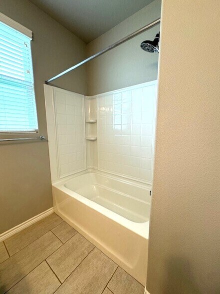 Hall Bath - 1904 Estes Flats Dr