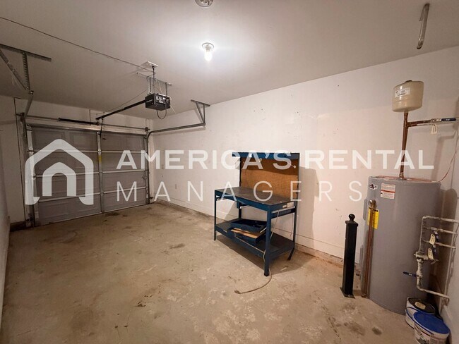 Building Photo - Spacious 3-Bed, 2-Bath Home Near Mercedes-Benz Plant in Vance!