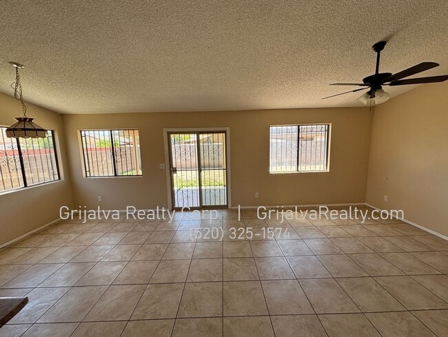 Building Photo - 3 Bedroom, 2 Bath Midvale House for Rent  (Valencia/Midvale)