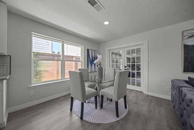 Building Photo - 1109 Moody St