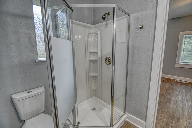 Building Photo - Newly Remodeled Campus Property! Lawn Care Included!